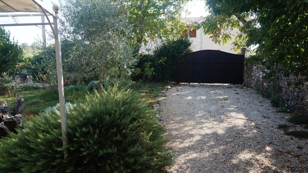 Holiday Home Ava1 With Pool & Holiday Home Ava2 With Whirlpool Baderna Extérieur photo