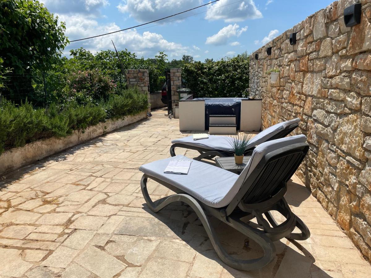 Holiday Home Ava1 With Pool & Holiday Home Ava2 With Whirlpool Baderna Extérieur photo