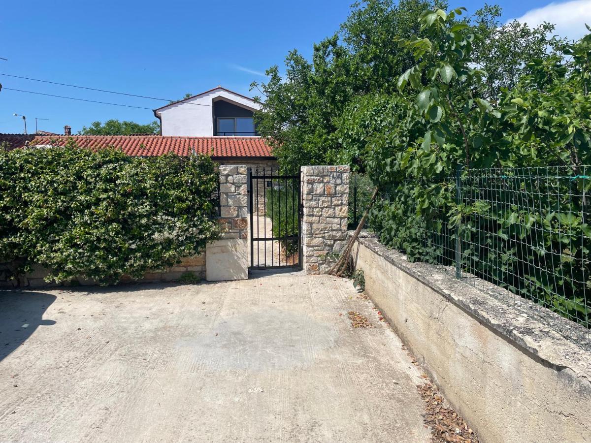 Holiday Home Ava1 With Pool & Holiday Home Ava2 With Whirlpool Baderna Extérieur photo