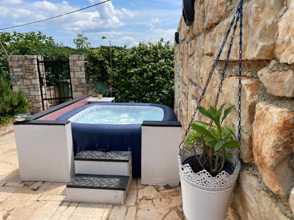 Holiday Home Ava1 With Pool & Holiday Home Ava2 With Whirlpool Baderna Extérieur photo